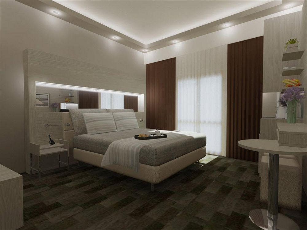 In Hotel 3*
